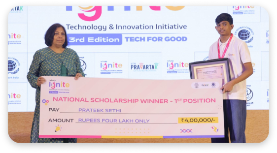 Vedanshi Mehta, Arushi Ganguly, and Aarav Mohanraj receiving the cash reward of ₹ 7 Lakh 1st prize at vivo Ignite 2023.